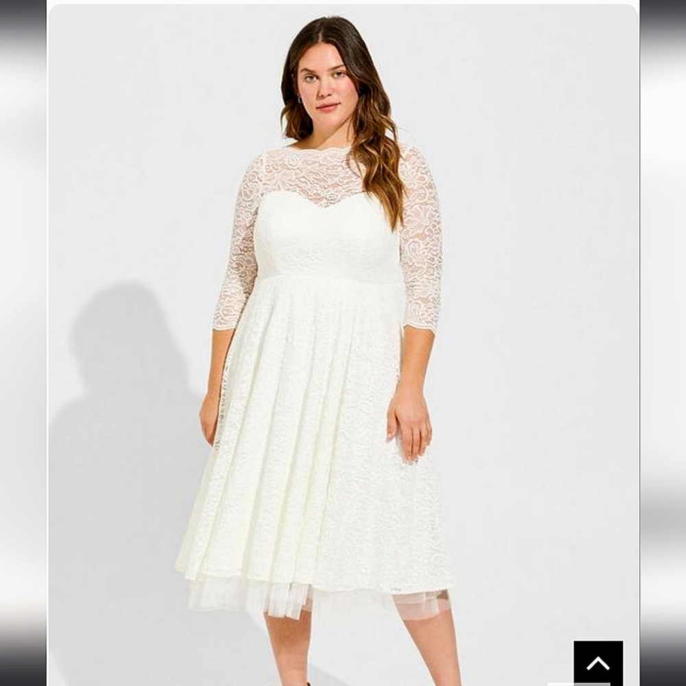 Torrid Ivory lace Tea length wedding dress ( never worn)